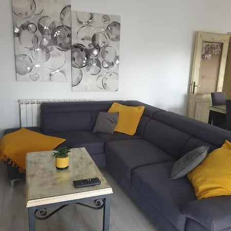 House Aurora Apartment