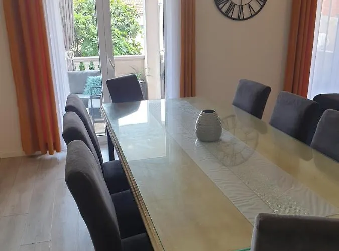 House Aurora Apartman